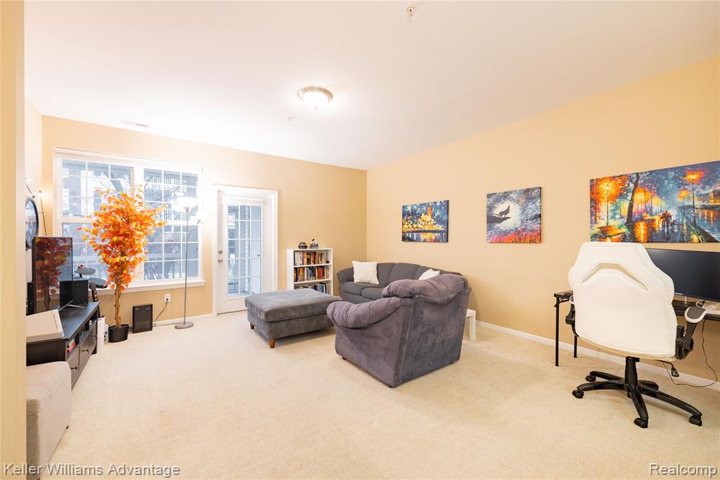921 E Summerfield Glen Circle, Ann Arbor, MI 48103 — Photo 13