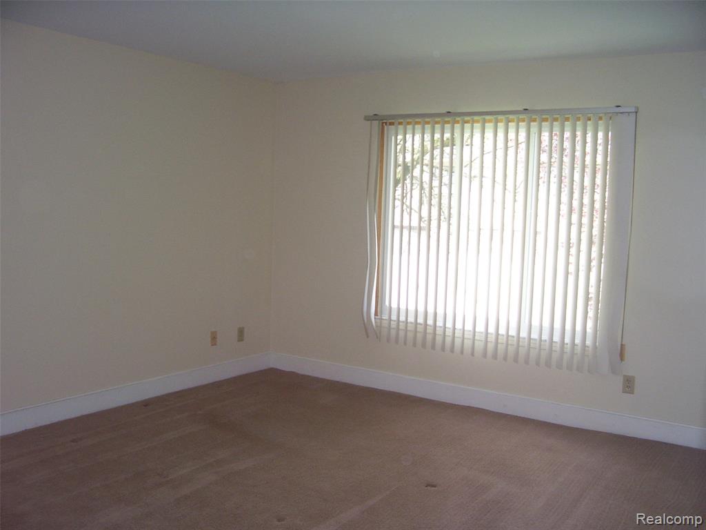 42364 Lochmoor Street, 6, Clinton Twp, MI 48038 — Photo 4