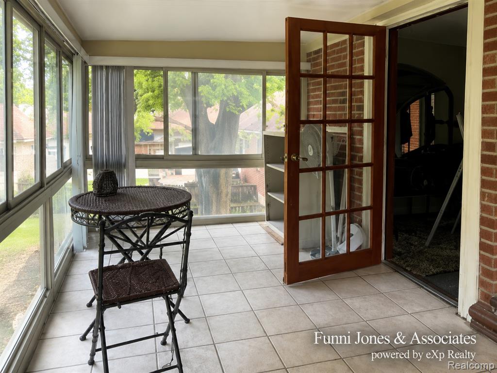 9552 Wayne Road, Livonia, MI 48150 — Photo 12