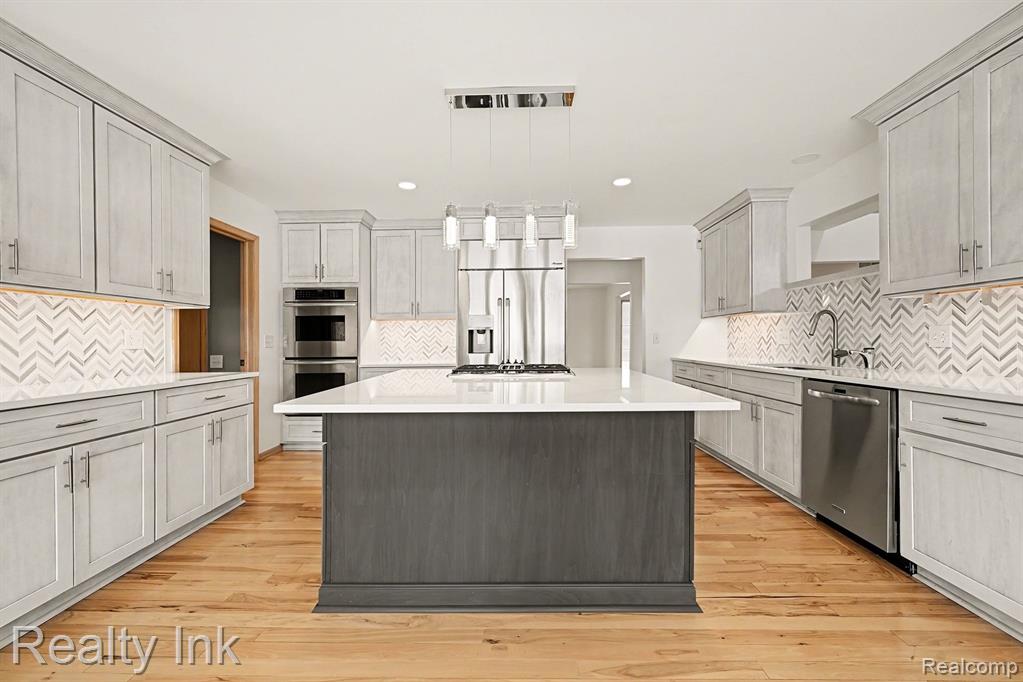 49235 S Fox Drive, Plymouth, MI, 48170