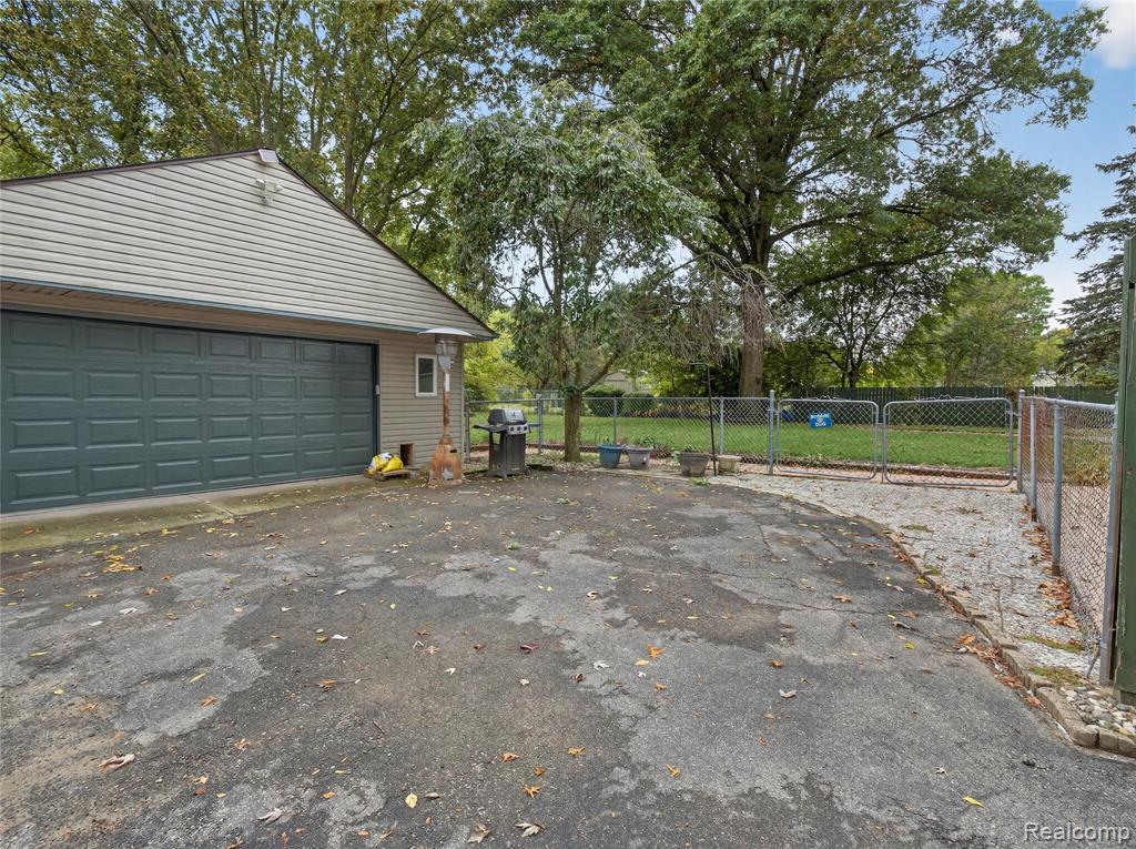 43801 Burtrig Road, Van Buren, MI 48111 — Photo 31