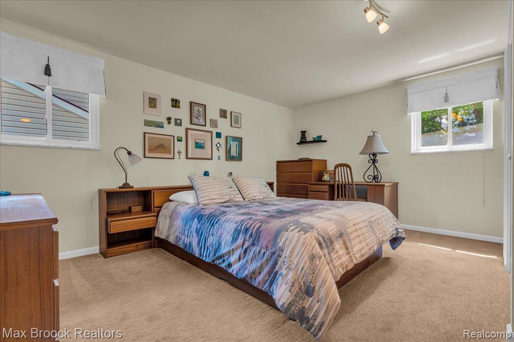 2419 Avondale Street W, Sylvan Lake, MI 48320 — Photo 21