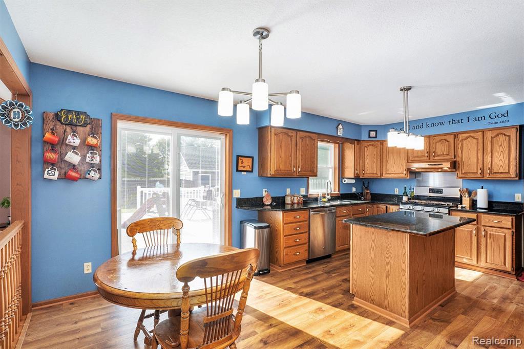 6084 Chatham Court, Grand Blanc, MI 48439 — Photo 16