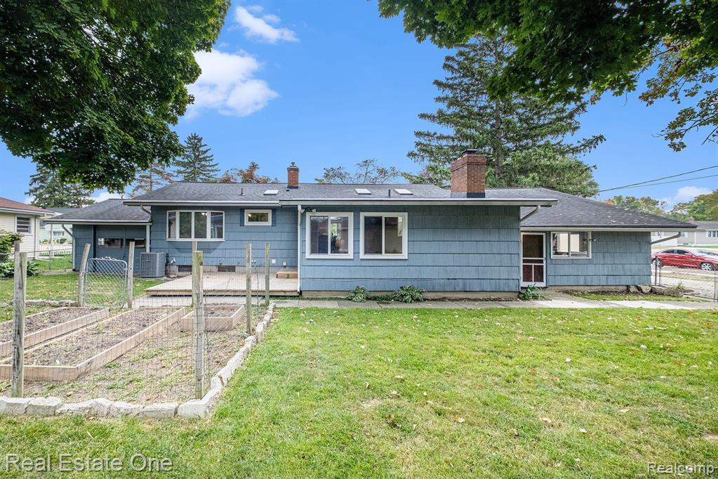 617 FOREST Drive, Fenton, MI 48430 — Photo 20