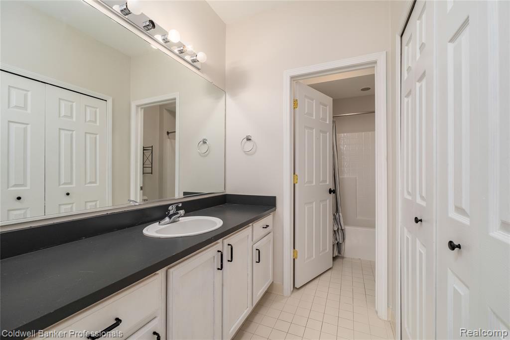 2104 Trailway Court, Commerce Twp, MI 48390 — Photo 21