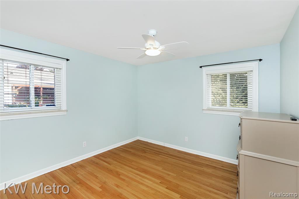 936 E Katherine Avenue, Madison Heights, MI 48071 — Photo 17