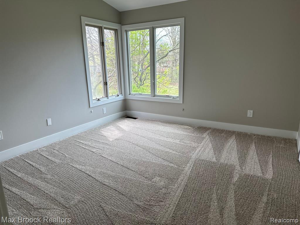 4347 FOXPOINTE Drive, West Bloomfield, MI 48323 — Photo 12