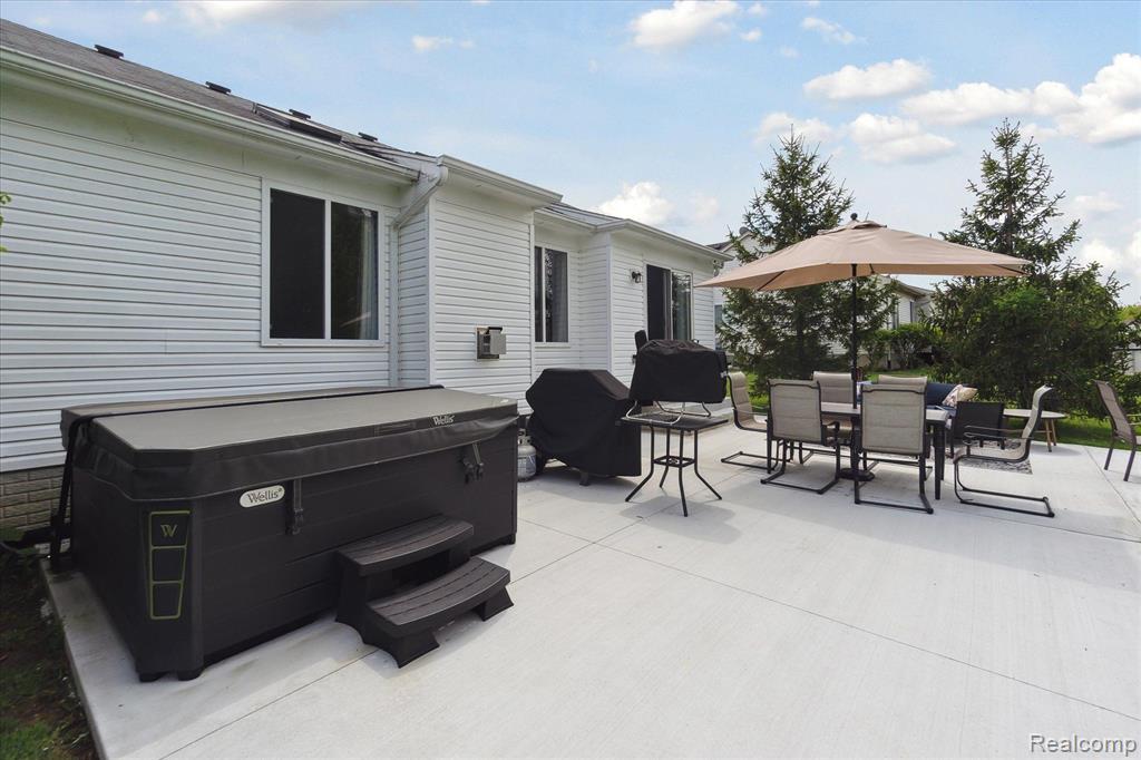 8072 LARK Lane, Grand Blanc, MI 48439 — Photo 41