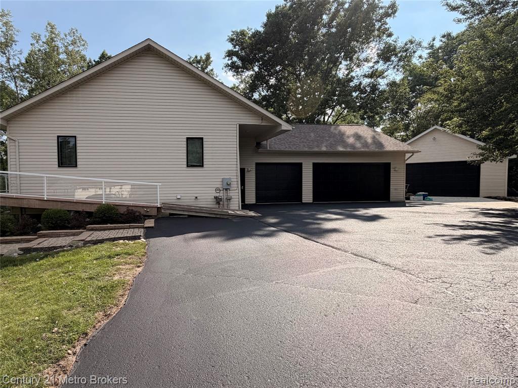 5484 Wakefield Road, Grand Blanc, MI 48439 — Photo 2
