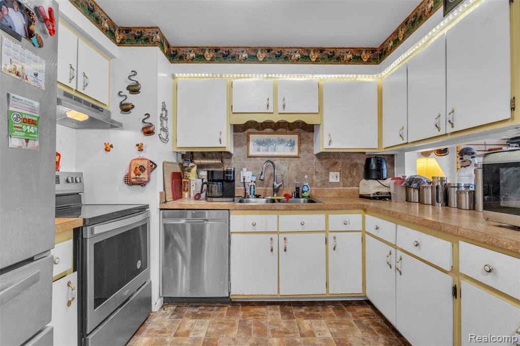 47349 Nita Drive, Shelby Twp, MI 48317 — Photo 12