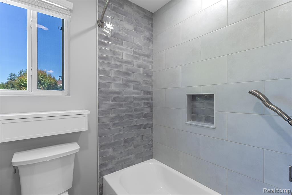 4360 Carriage Hill Court, Oakland, MI 48306 — Photo 45