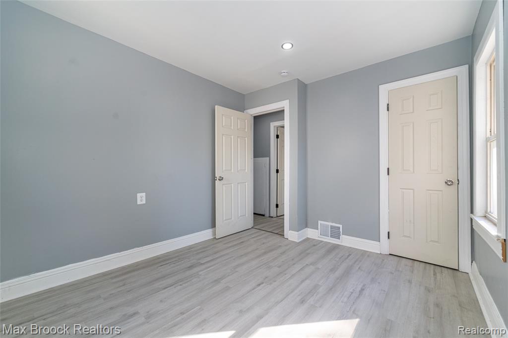 9327 Schaefer Highway, Detroit, MI 48228 — Photo 19
