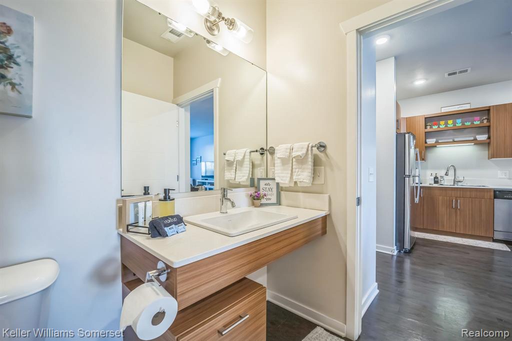 630 S GARFIELD Avenue, 107, Traverse City, MI 49686 — Photo 11