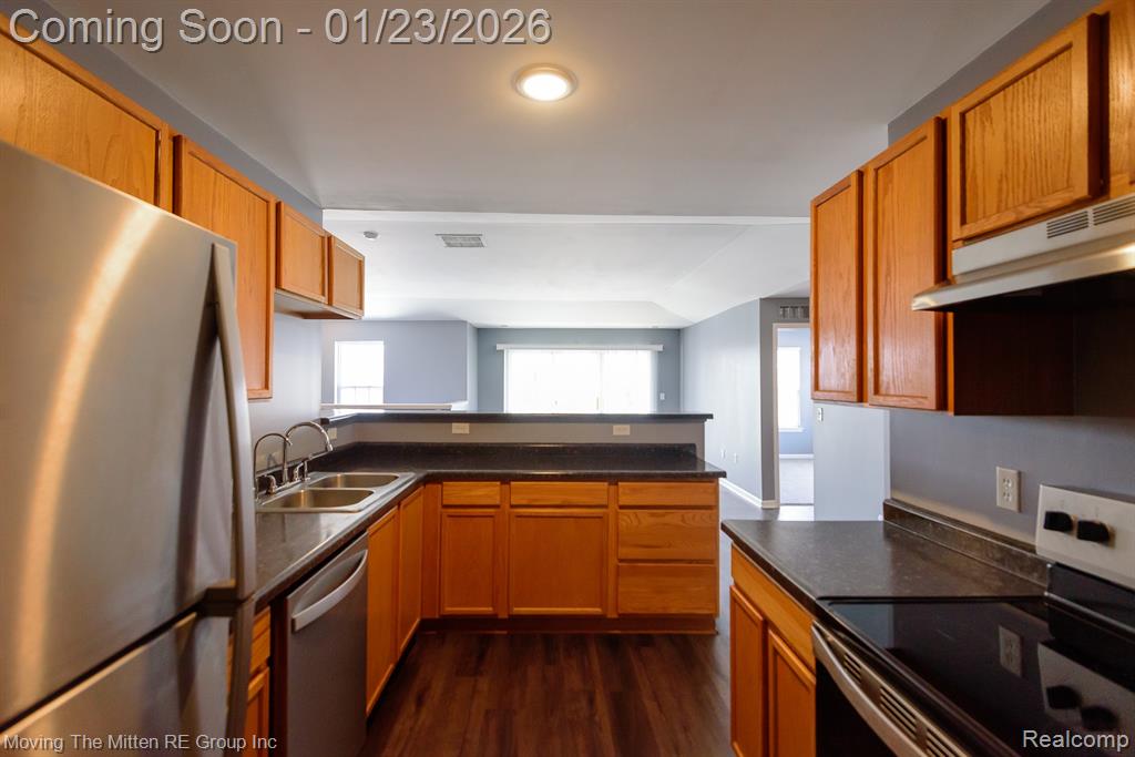 4055 Berkeley Avenue, 54, Canton, MI 48188 — Photo 11