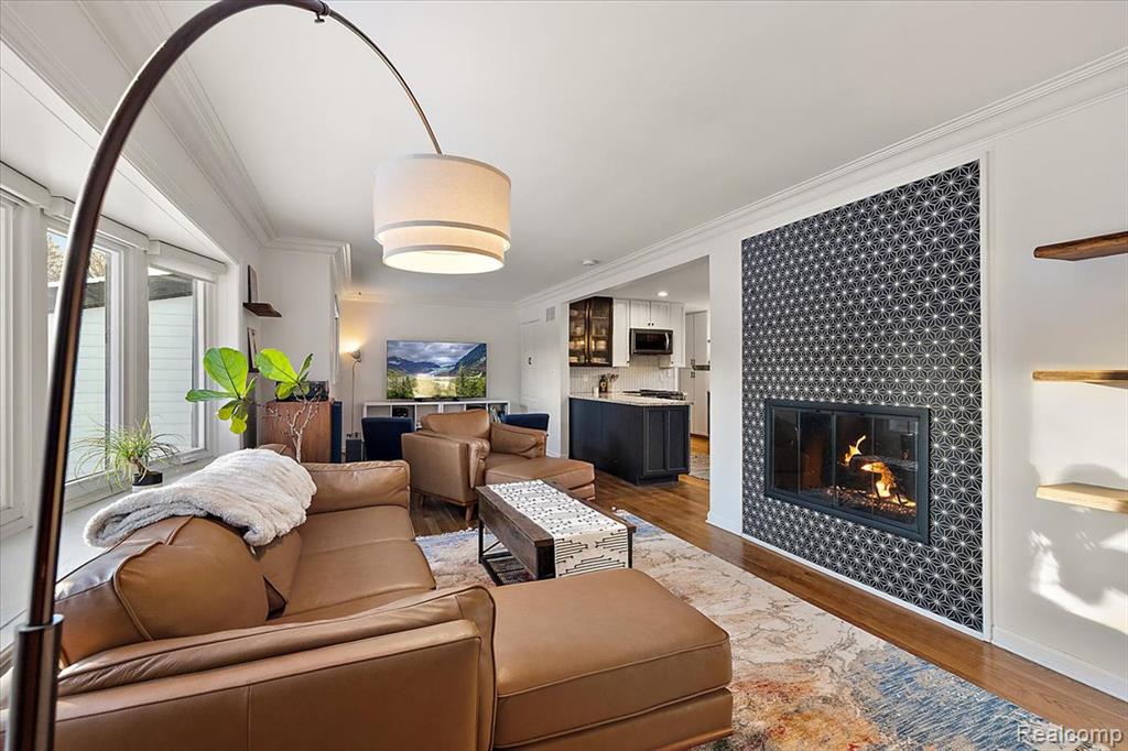 Elegant Natural Gas Fireplace