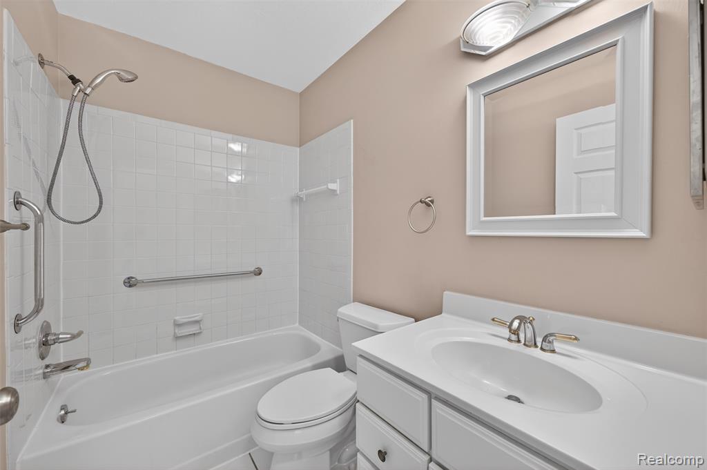 1484 Leisure Drive, Flint, MI 48507 — Photo 32
