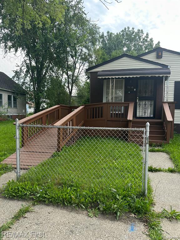 9136 HOLCOMB Street, Detroit, MI 48213 — Photo 2