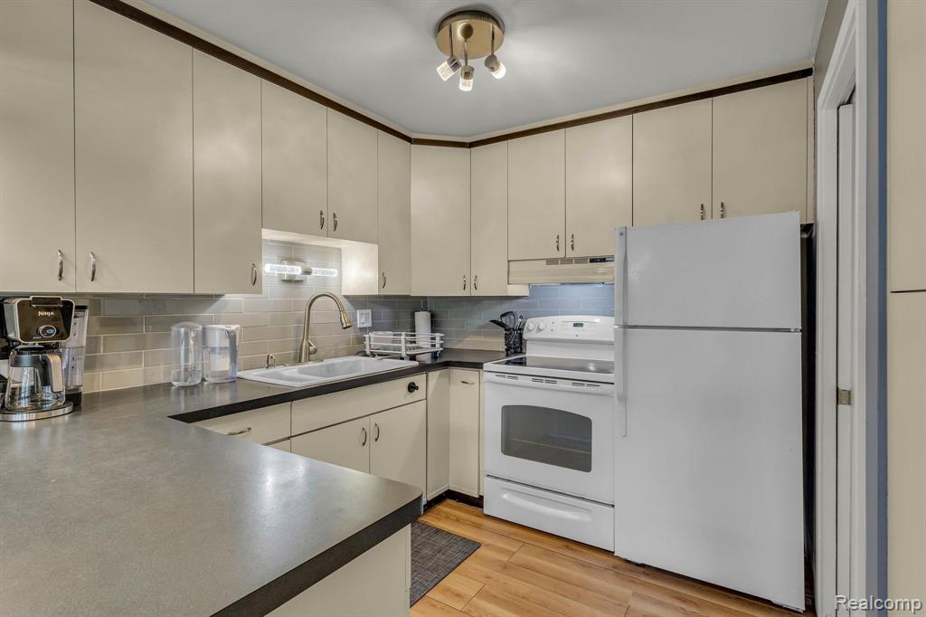 340 CONCORD Place, 2, Bloomfield Hills, MI 48304 — Photo 11