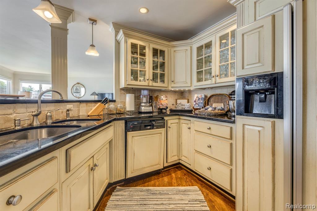 833 N Pointe, Port Huron, MI 48060 — Photo 6