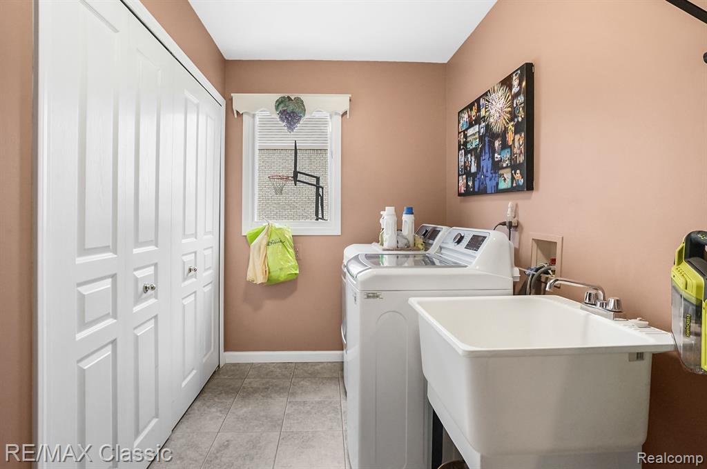 5924 LOVEWOOD Court, Canton, MI 48187 — Photo 33