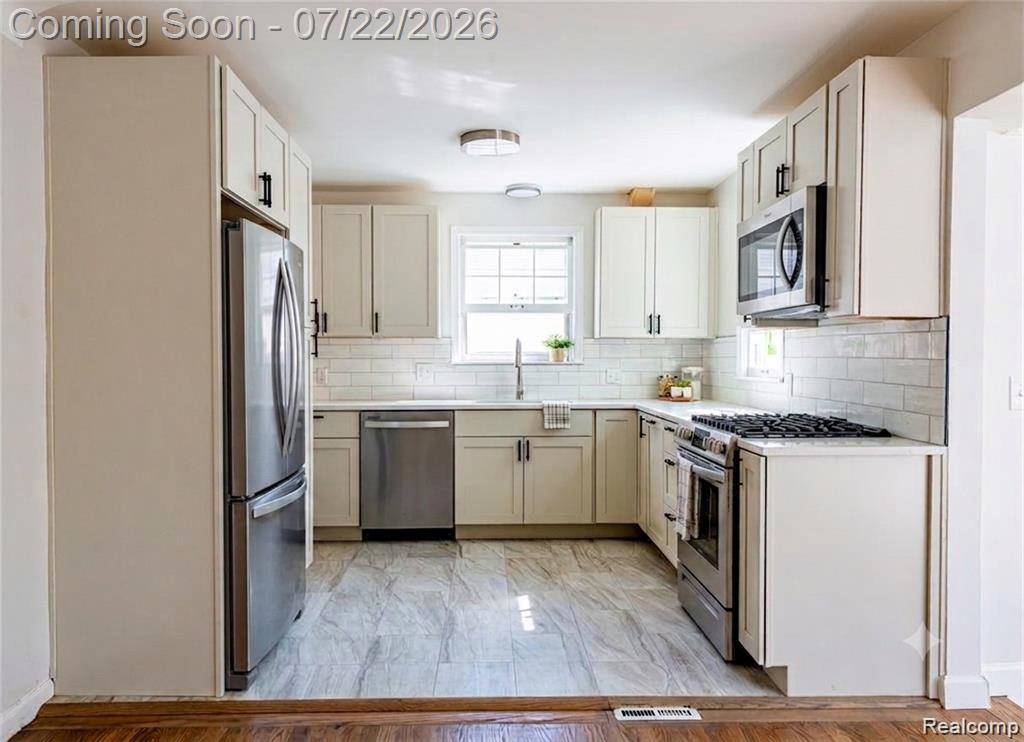 10425 Elgin Avenue, Huntington Woods, MI — Photo 2