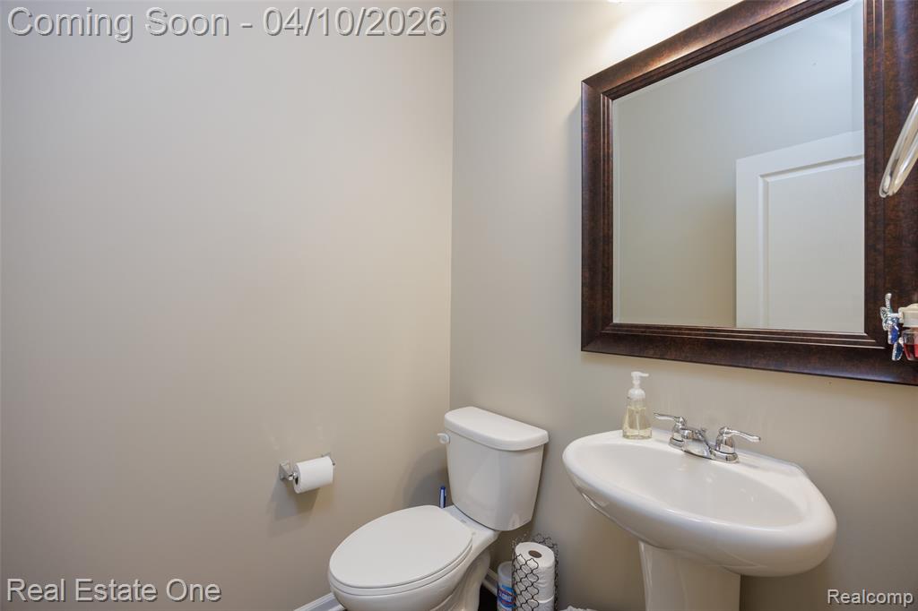 120 Crestview Drive, Rochester, MI 48306 — Photo 21