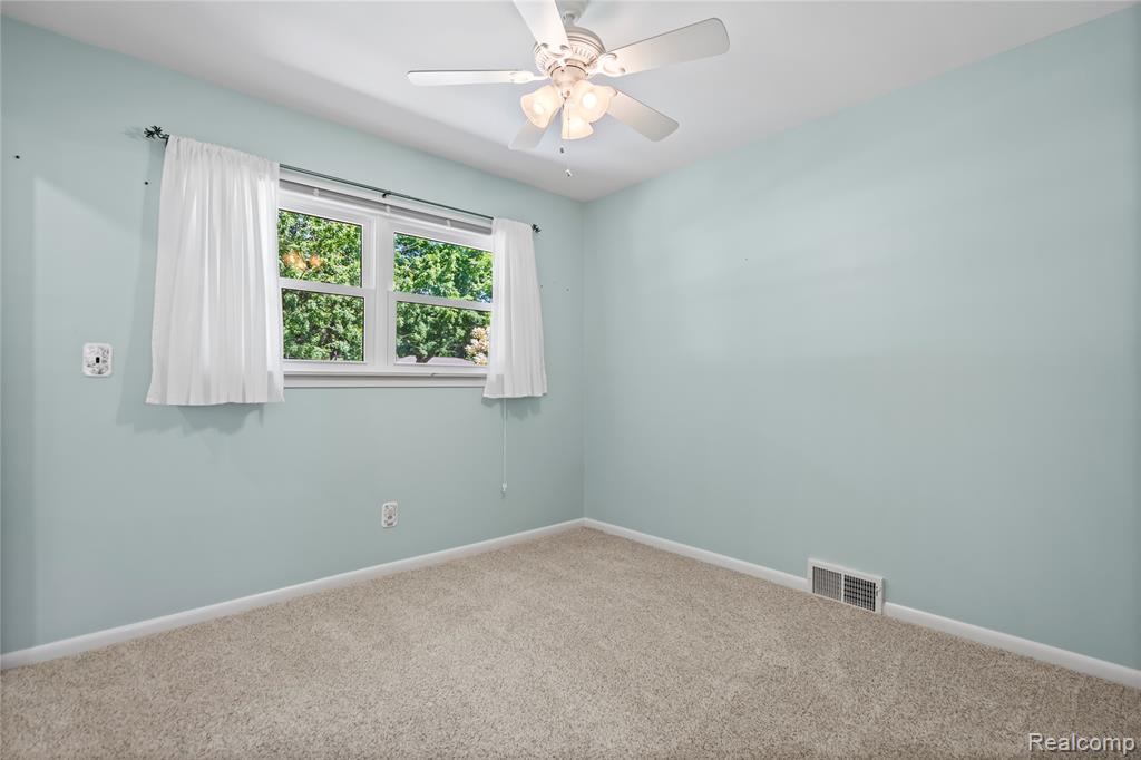 6773 Transparent Avenue, Clarkston, MI — Photo 32