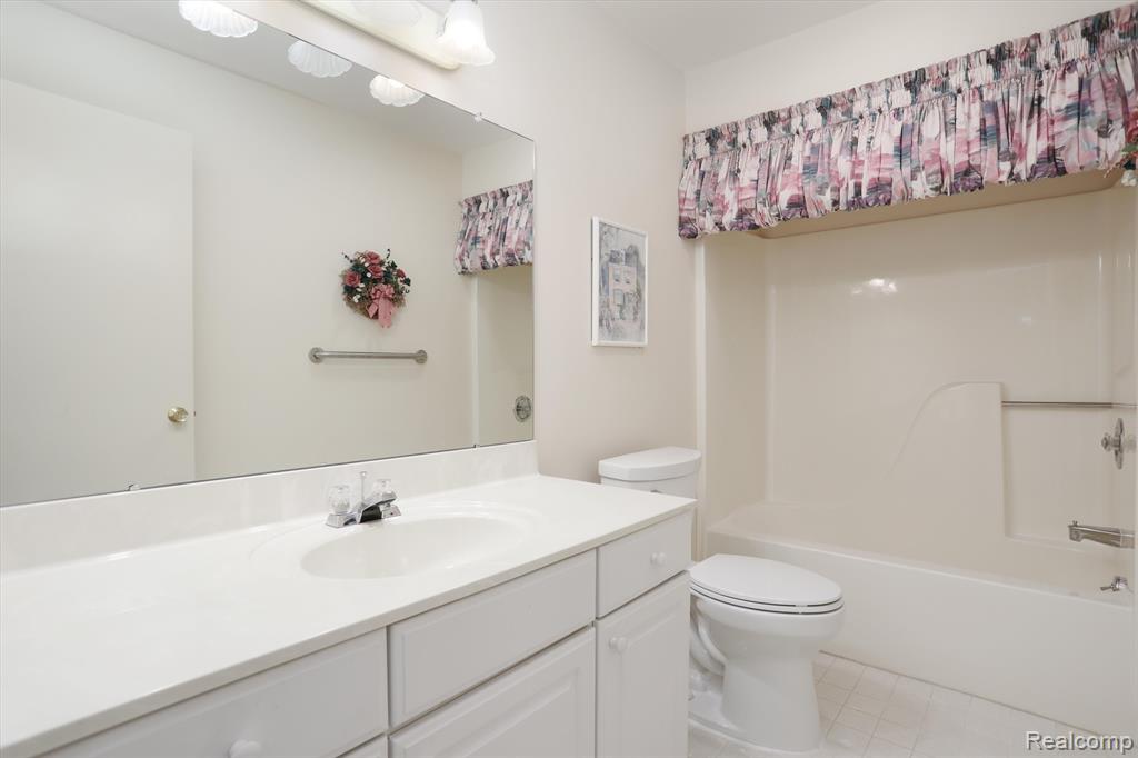 9735 HAWTHORNE GLEN Drive, Grosse Ile, MI 48138 — Photo 20