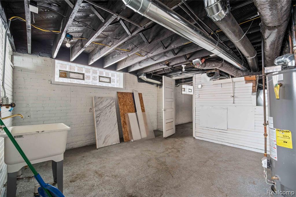 681 Clairmount Street, Detroit, MI 48202 — Photo 28