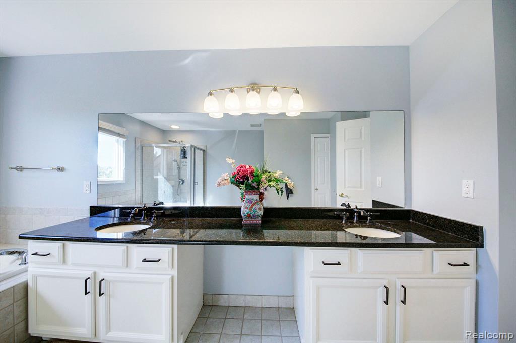 49169 Founders Court, Canton, MI 48187 — Photo 32