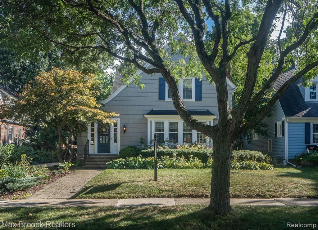 9 WOODSIDE PARK Boulevard, Pleasant Ridge, MI — Photo 2