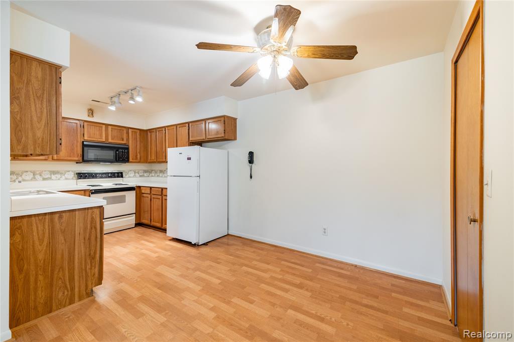 10241 Nancys Boulevard, 56, Grosse Ile, MI 48138 — Photo 12
