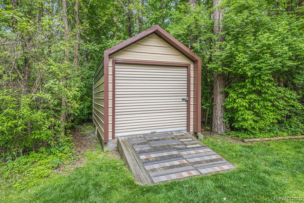 8450 Pineview Lake Drive, Linden, MI 48451 — Photo 24