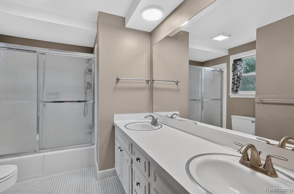 2356 Pineview Court, Flushing, MI 48433 — Photo 32