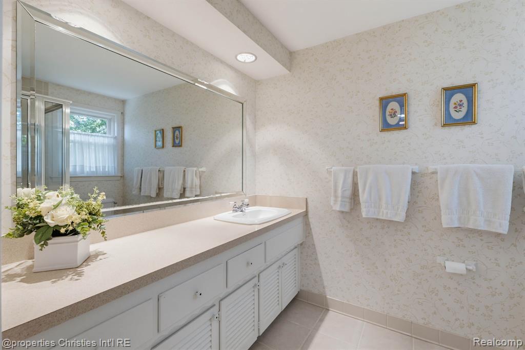 5600 Woodwind Drive, Bloomfield Hills, MI 48301 — Photo 25