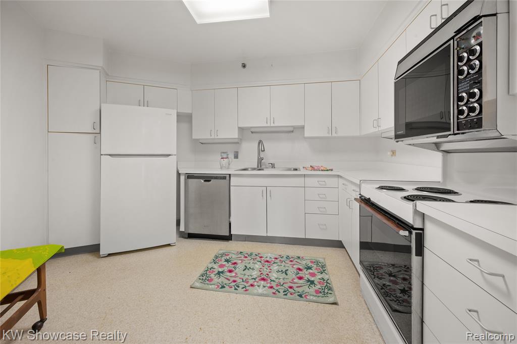 5000 Town Center Center, 703, Southfield, MI 48075 — Photo 21