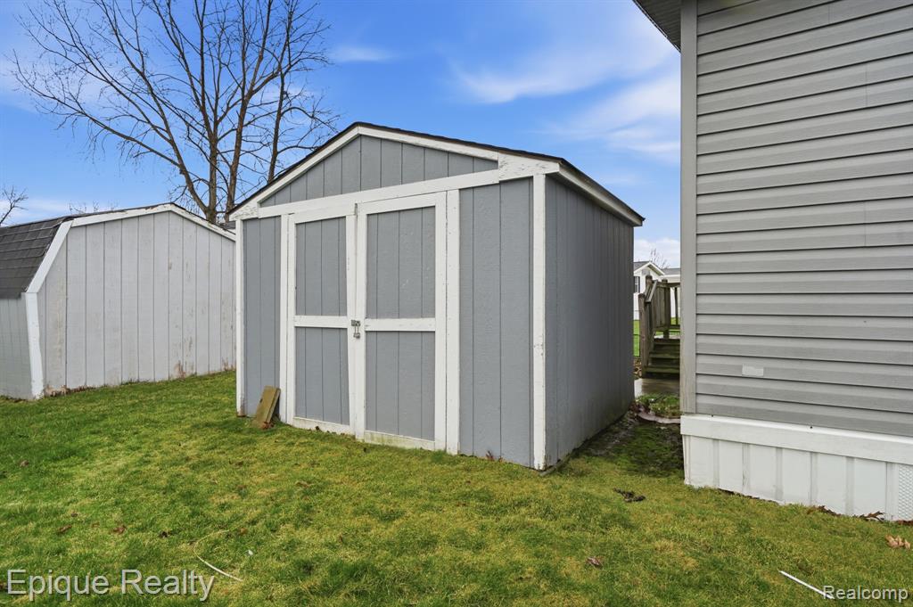 310 Greenwood, Wixom, MI 48393 — Photo 24