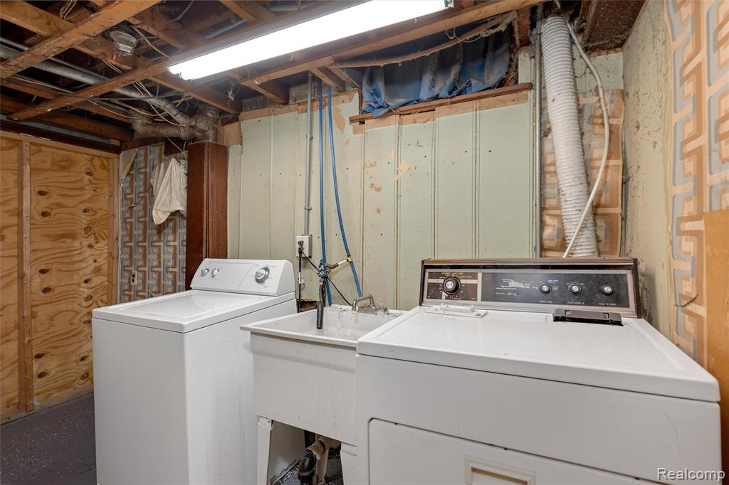 9222 Hartwell, Detroit, MI 48228 — Photo 12