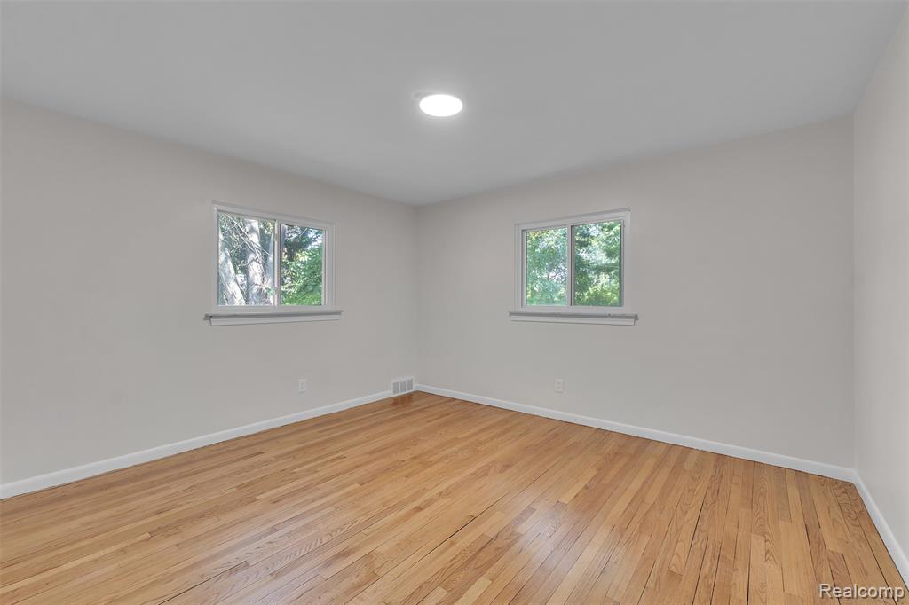 28720 Eldorado Pl, Lathrup Village, MI 48076 — Photo 35