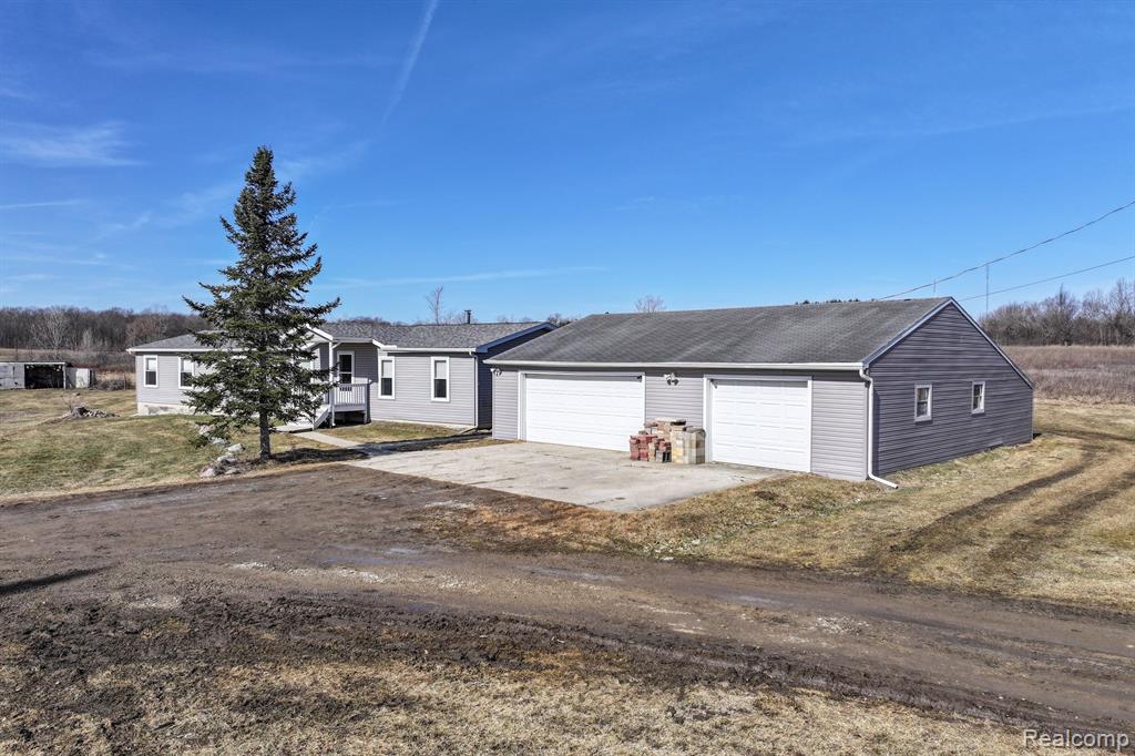 8425 N BRAY Road, Mount Morris, MI 48458 — Photo 2