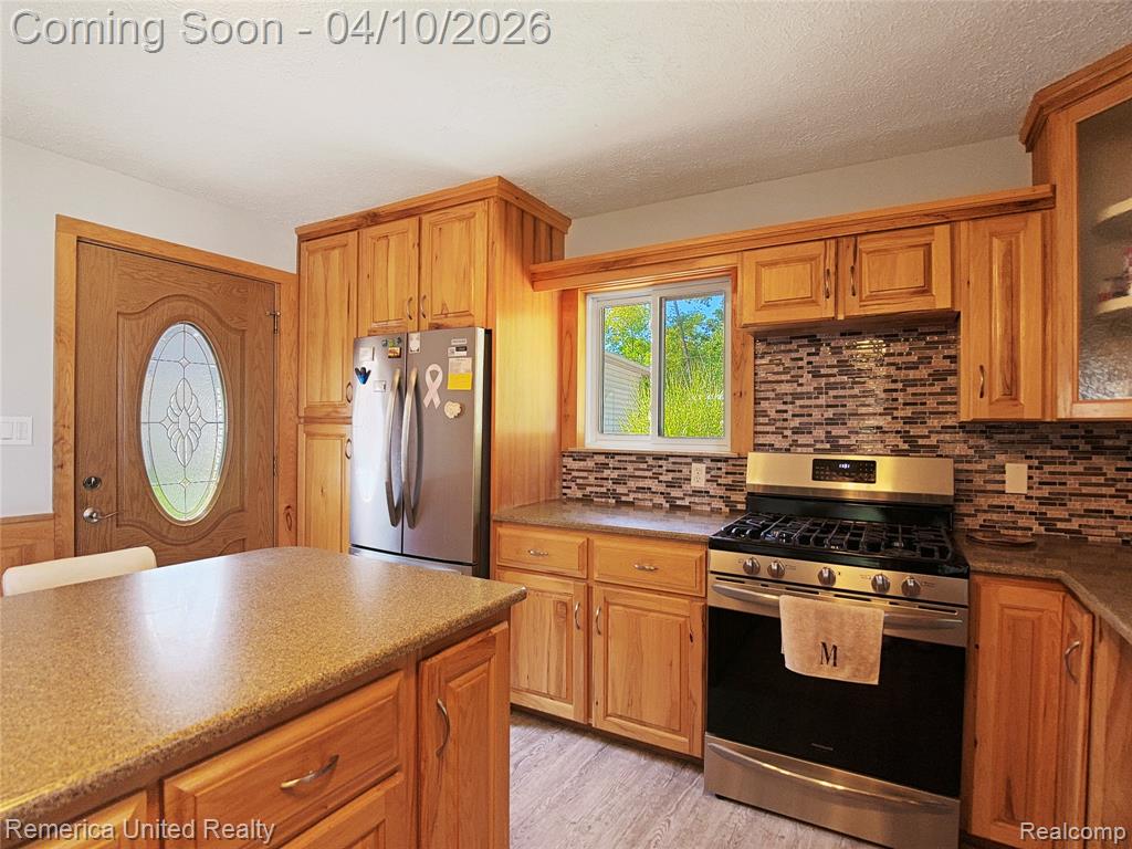 16431 Oak Hill Drive, Fenton, MI 48430 — Photo 8