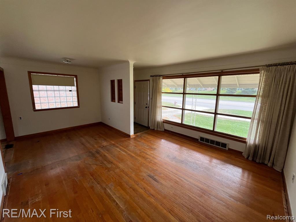 5239 E 13 MILE Road, Warren, MI 48092 — Photo 6