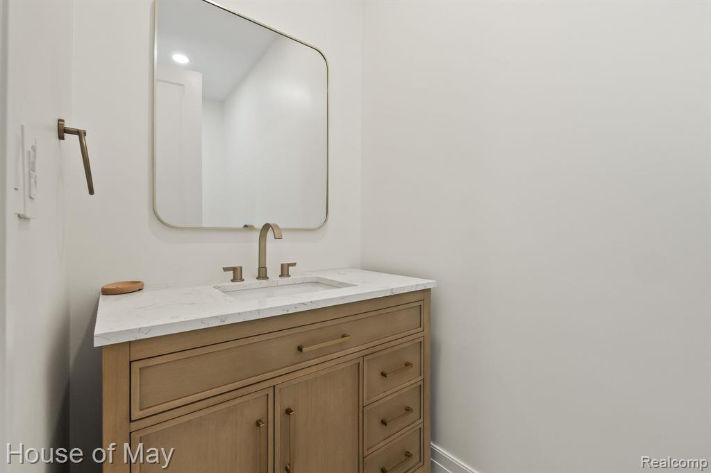 4743 S Ridge Drive, West Bloomfield, MI 48323 — Photo 16