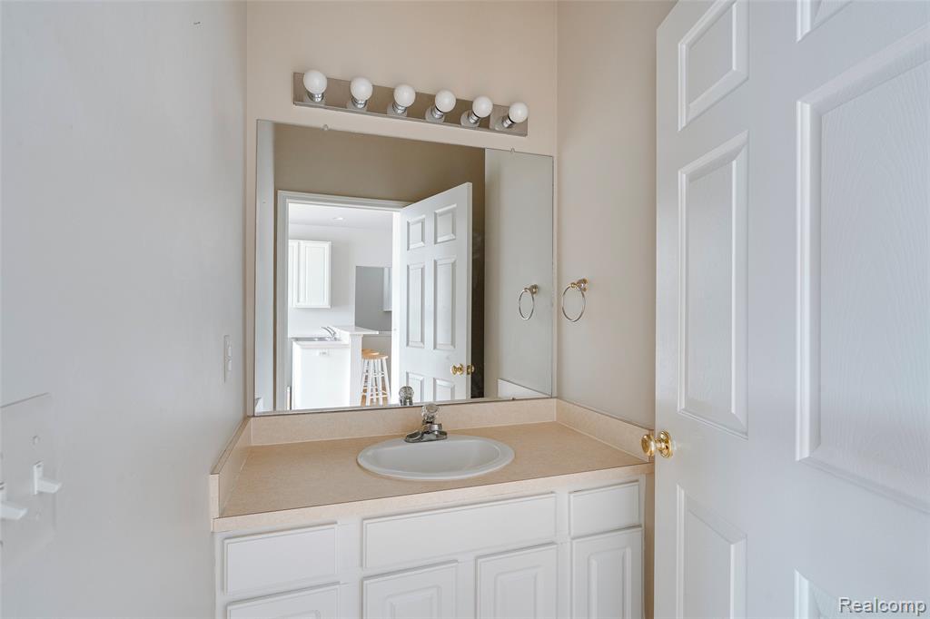 432 CHERRY ORCHARD Road, Canton, MI 48188 — Photo 20