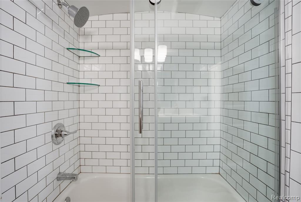 373 Hillcrest Avenue, Grosse Pointe Farms, MI 48236 — Photo 29