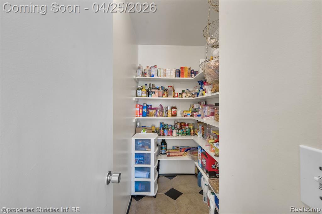 7573 Ashburton Court, West Bloomfield, MI — Photo 40