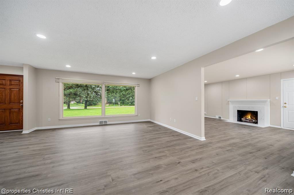 4912 S CLUNBURY Road, West Bloomfield, MI — Photo 11