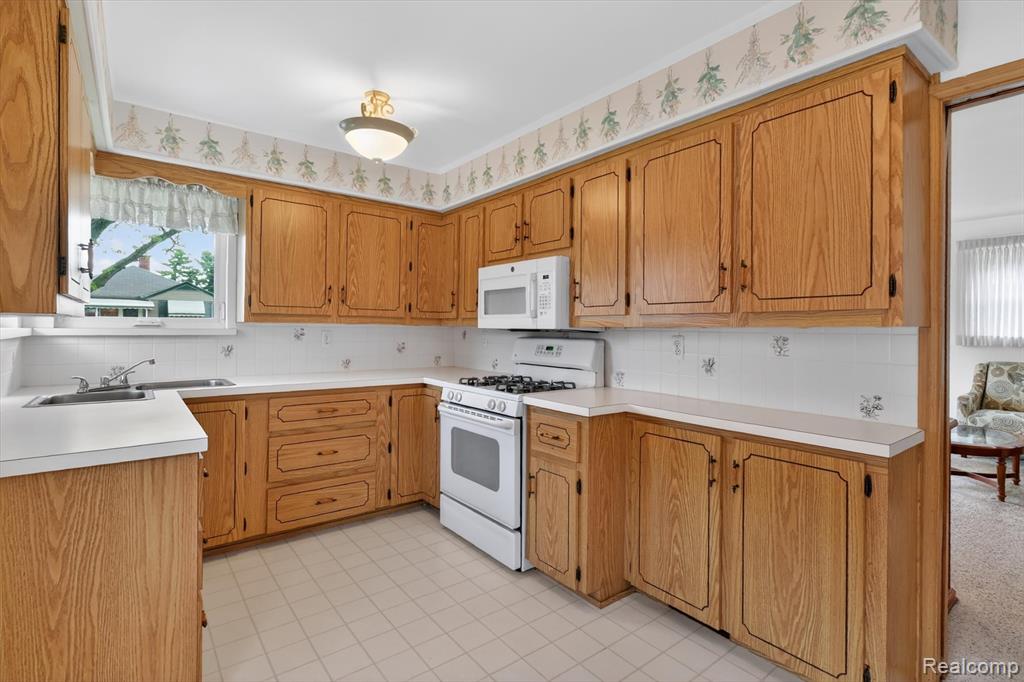 848 7th Street, Wyandotte, MI 48192 — Photo 11
