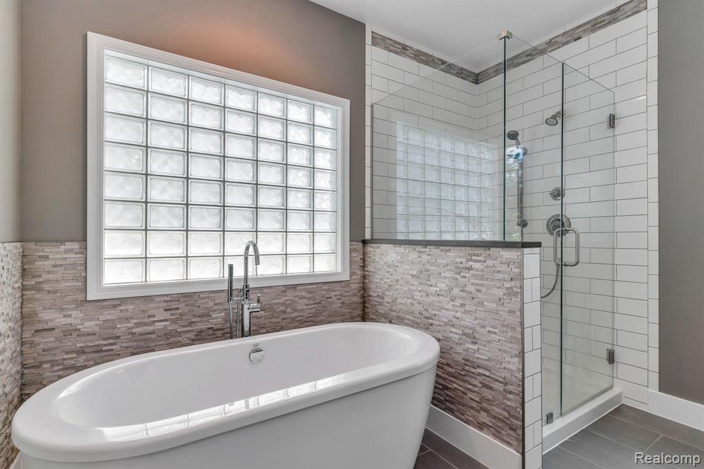 5827 WESTWOOD Drive, Grand Blanc, MI 48439 — Photo 33