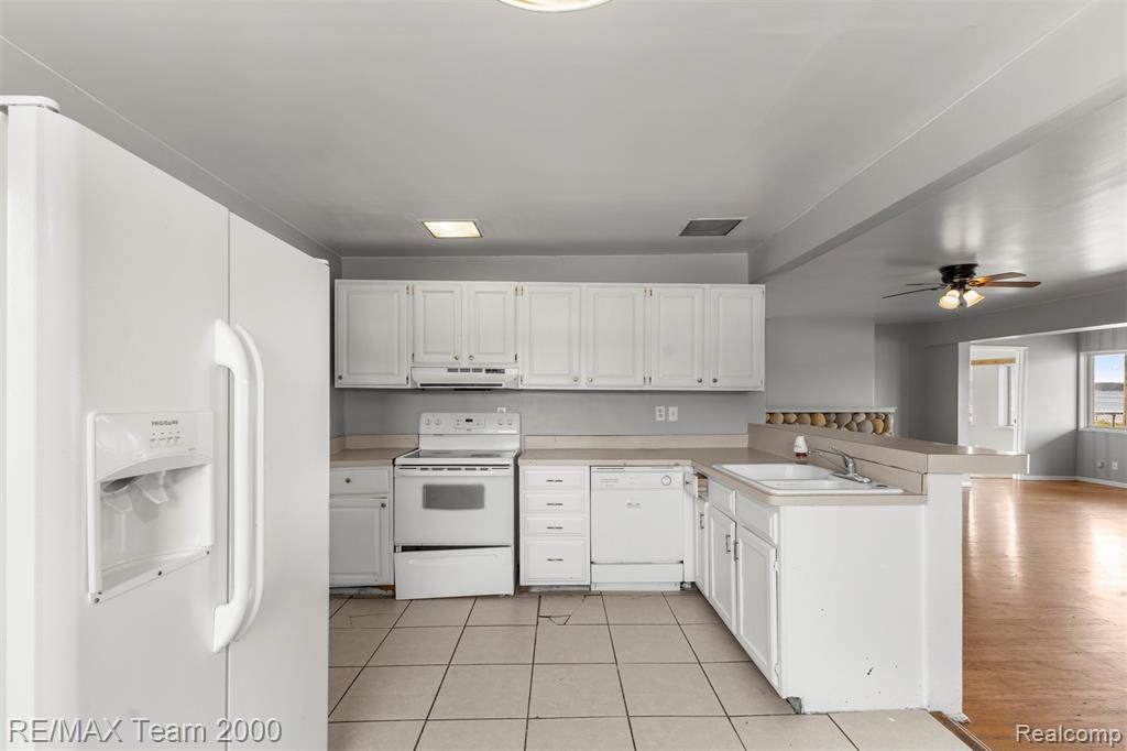4390 Cass Elizabeth Road, Waterford, MI 48328 — Photo 9